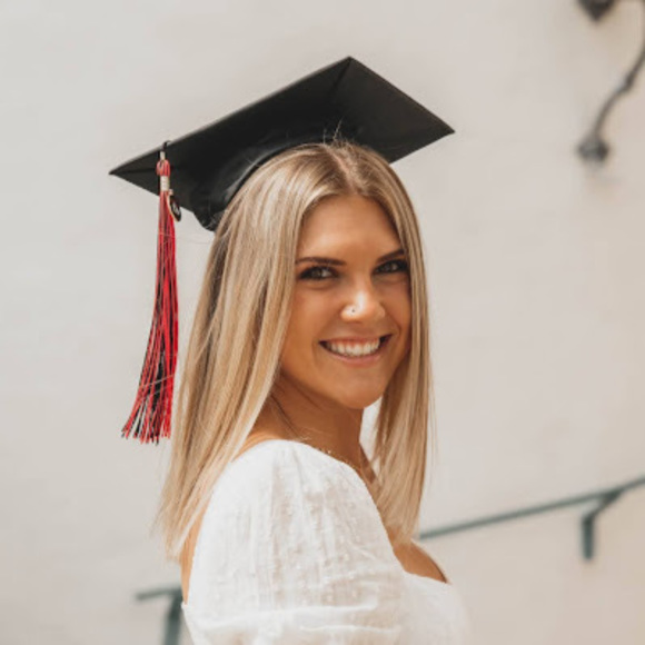Meet your Posher, Makena - Picture 1 of 1